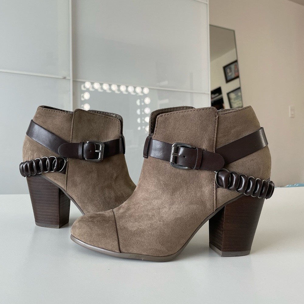 NWOB Carlos Santana Malbec Macomb Brown Booties - Never worn size US 8